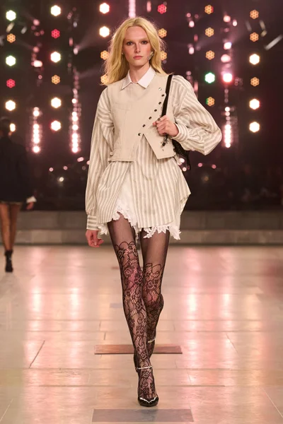 Look 49